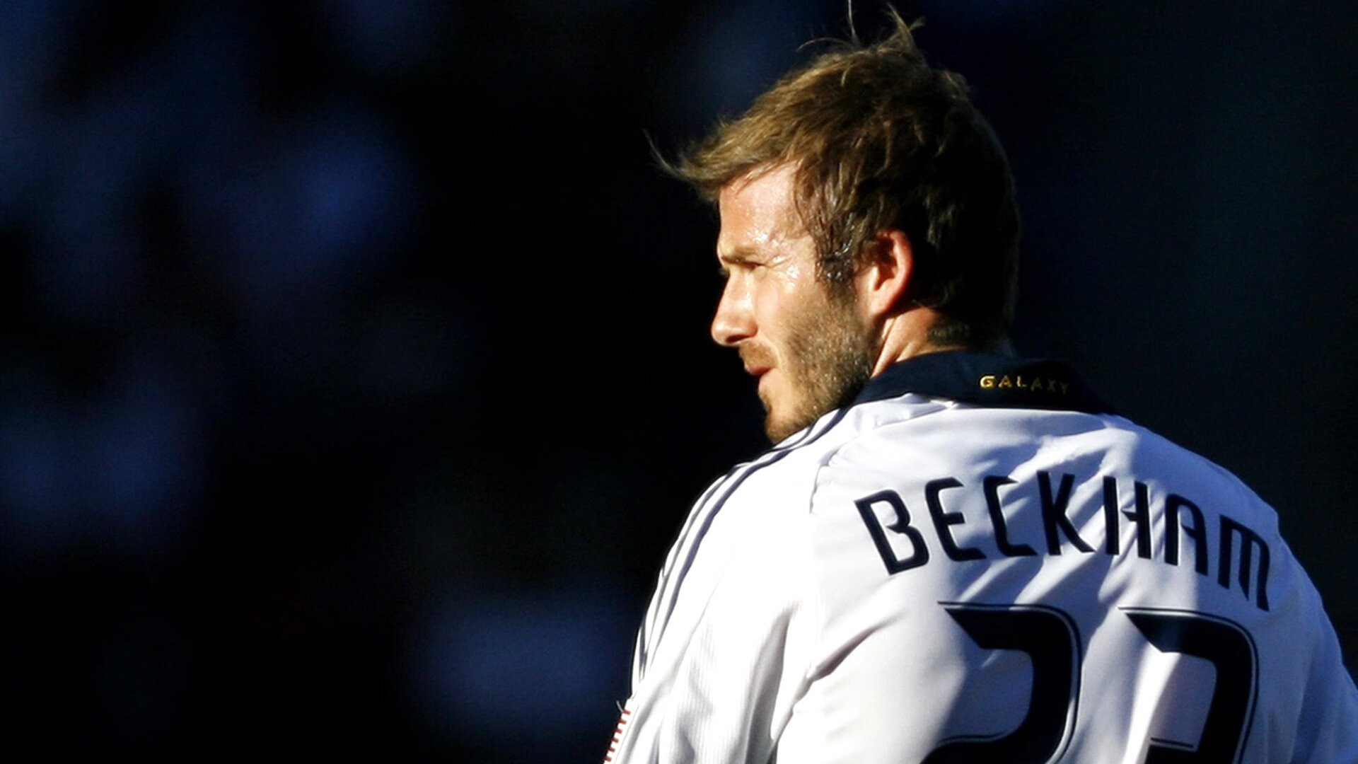 爱游戏中国-苏炳添出席新跑鞋发布活动担任嘉宾，苏炳添专属跑鞋